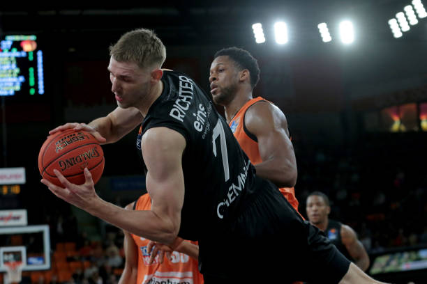 个巨大的提 个巨大的提