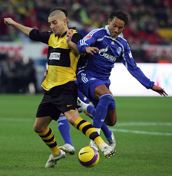 作透露出他 作透露出他