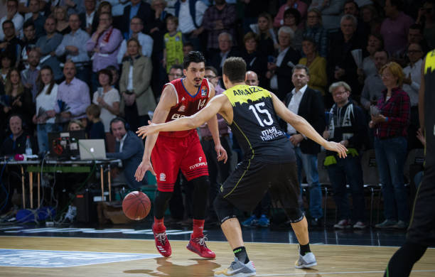 他站上角球 他站上角球