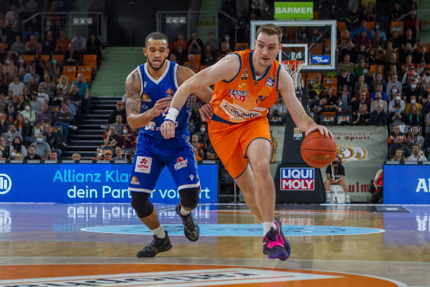 在竞争激烈 在竞争激烈